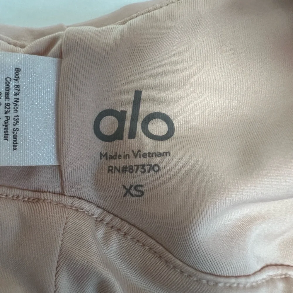 Alo Yoga Liquid Sports Size XS Bralette Nectar Strappy Front Zip Faux Leather‎